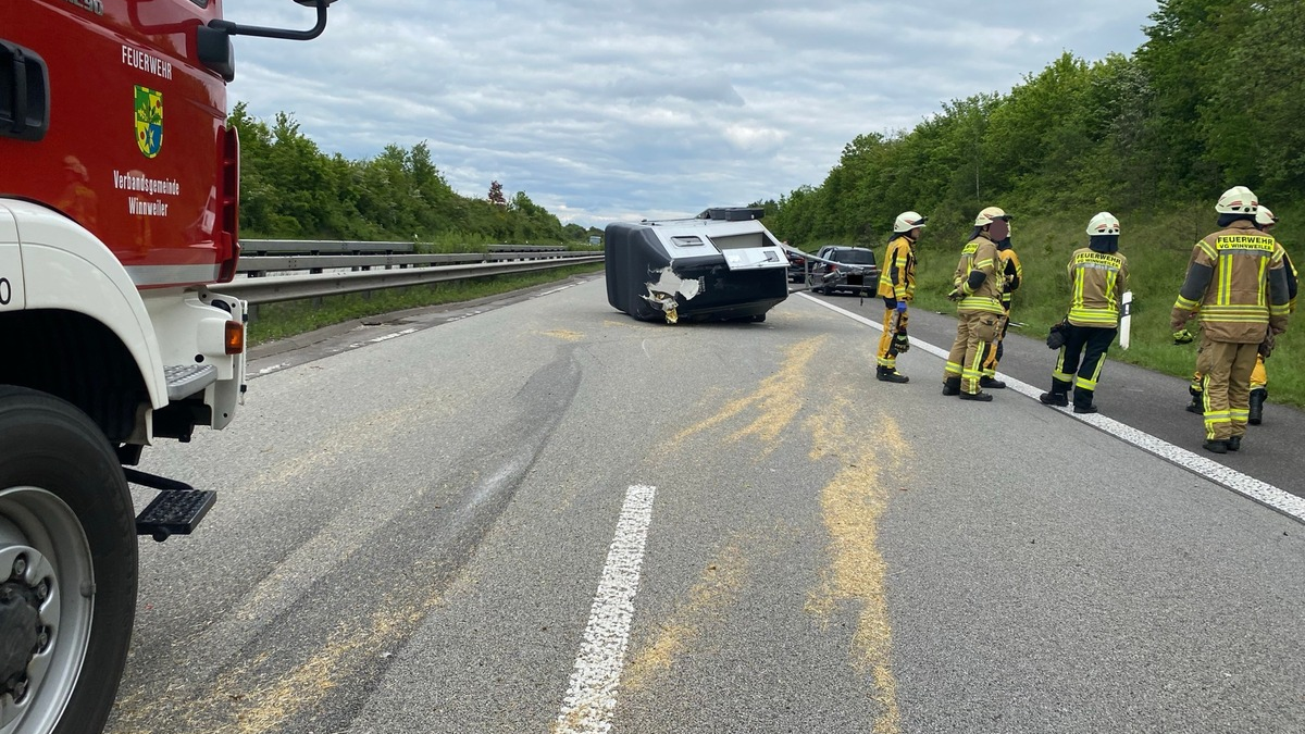 POL-PDKL: Pferdeanhänger verunglückt auf A63 - Foto: presseportal.de