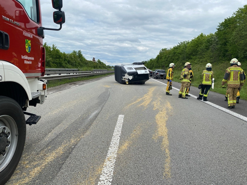 POL-PDKL: Pferdeanhänger verunglückt auf A63 - Foto: presseportal.de