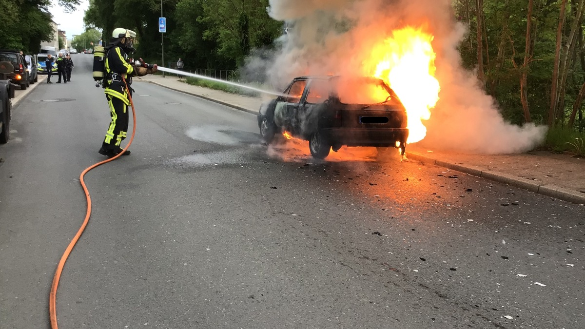 FW-BO: PKW Brand auf der Havkenscheider Straße - Foto: presseportal.de