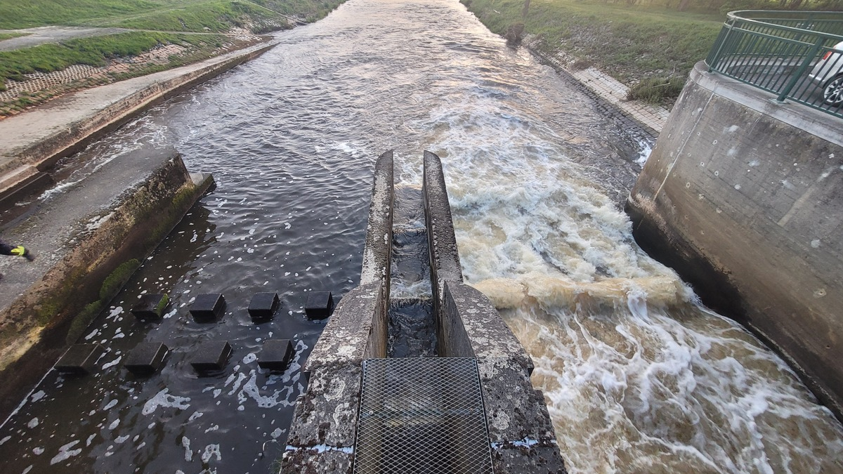 FW Flotwedel: Ortsfeuerwehr Offensen führt gemeinsamen Ausbildungsdienst mit dem NLWKN durch - Foto: presseportal.de
