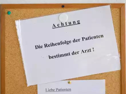 Eugen Brysch, Vorstand der Deutschen Stiftung Patientenschutz, fordert, «Qualität und Erreichbarkeit der Praxen endlich extern zu überprüfen». - Foto: Robert Michael/dpa-Zentralbild/dpa