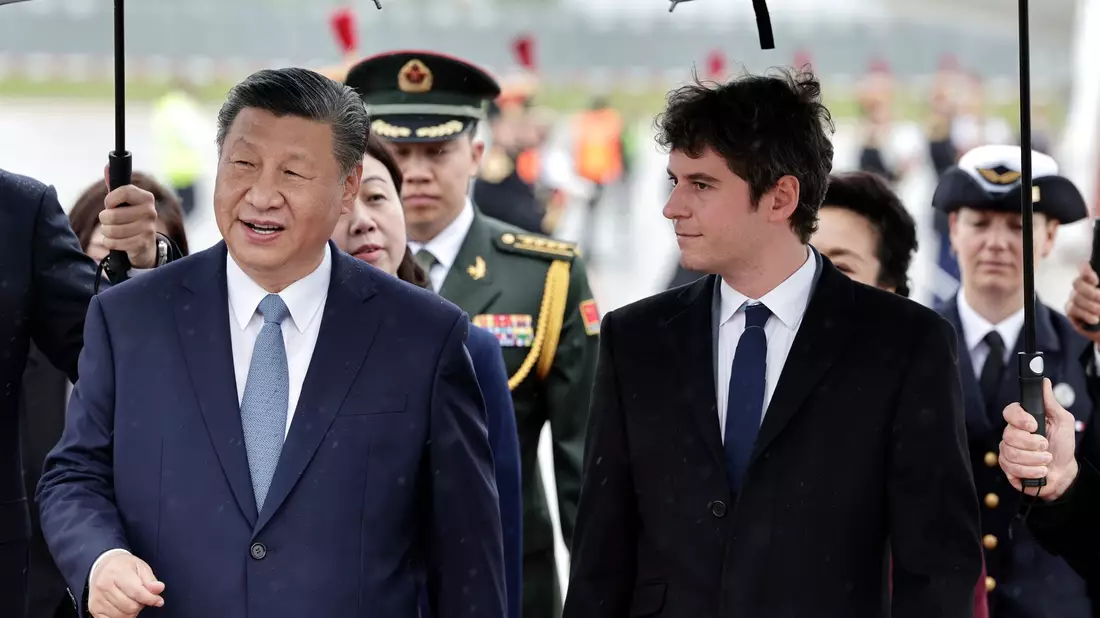 Xi ist zu einem zweitägigen Staatsbesuchs in Frankreich, bei dem beide Politiker auch Handelsfragen erörtern werden sollen. - Bild: Stephane de Sakutin/POOL AFP/AP/dpa