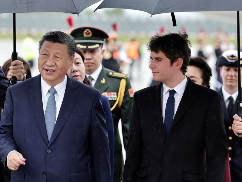 Xi ist zu einem zweitägigen Staatsbesuchs in Frankreich, bei dem beide Politiker auch Handelsfragen erörtern werden sollen. - Foto: Stephane de Sakutin/POOL AFP/AP/dpa
