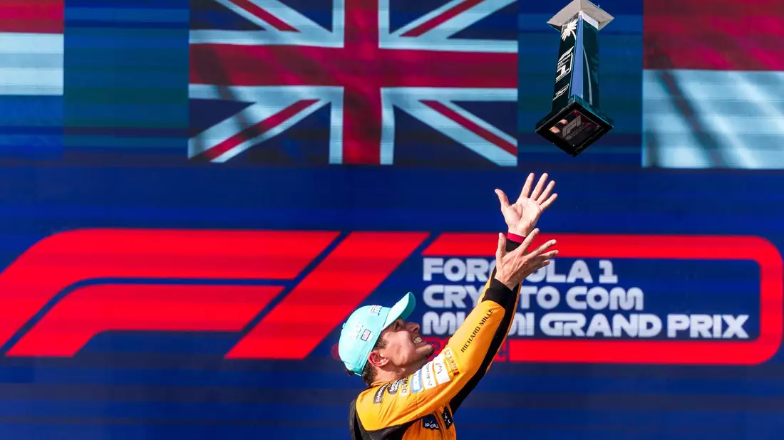 McLaren-Pilot Lando Norris hat den Großen Preis von Miami geonnen. - Bild: Qian Jun/XinHua/dpa