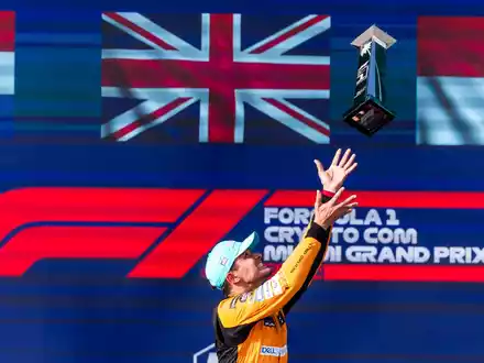 McLaren-Pilot Lando Norris hat den Großen Preis von Miami geonnen. - Foto: Qian Jun/XinHua/dpa