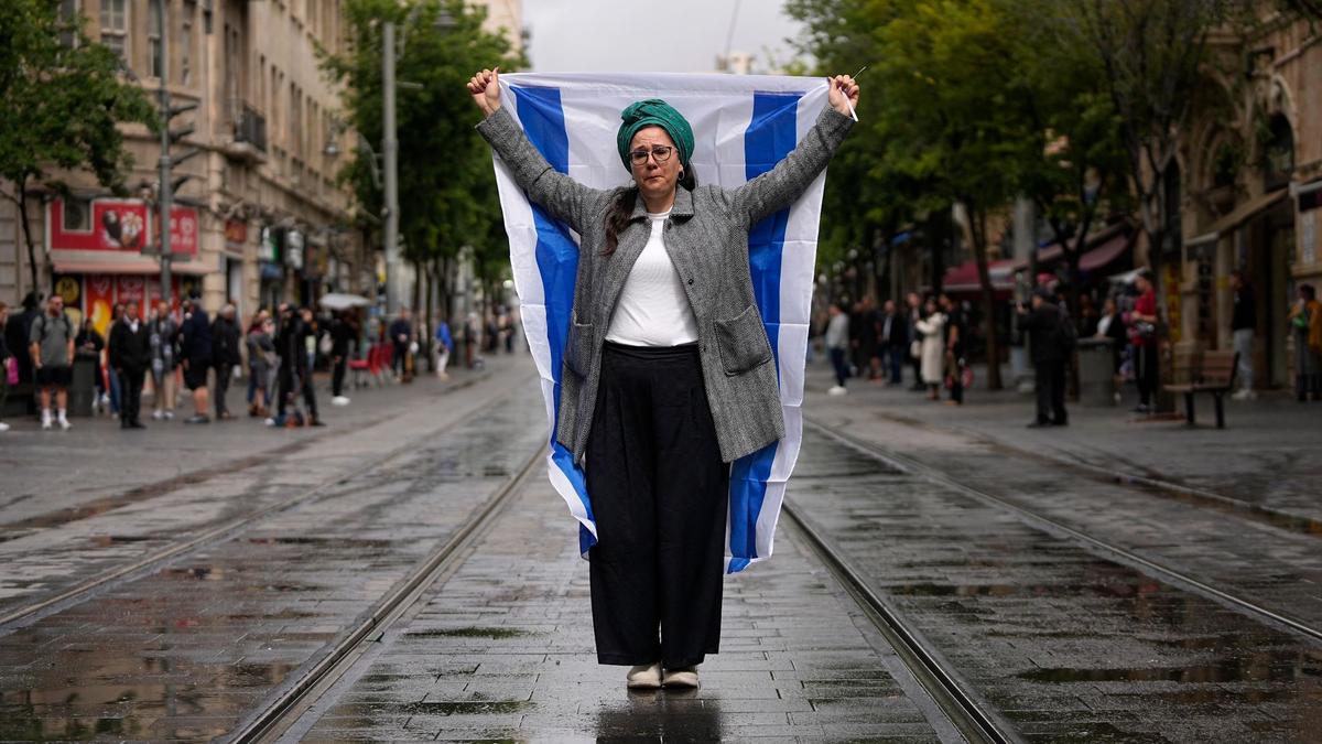Mit landesweiten Alarmsirenen gedenkt Israel der Ermordung von sechs Millionen Juden durch die Nationalsozialisten im Zweiten Weltkrieg. - Foto: Ohad Zwigenberg/AP
