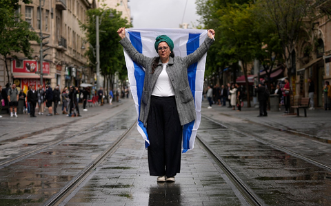 Mit landesweiten Alarmsirenen gedenkt Israel der Ermordung von sechs Millionen Juden durch die Nationalsozialisten im Zweiten Weltkrieg. - Foto: Ohad Zwigenberg/AP