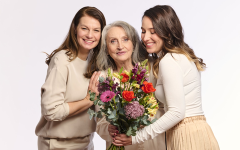 Zum Muttertag am 12. Mai 2024 / Blumen für Mama im Eiltempo: Fleurop garantiert taggleiche Bestellung und Lieferung am Muttertags-Sonntag bis 11.00 Uhr - Foto: presseportal.de