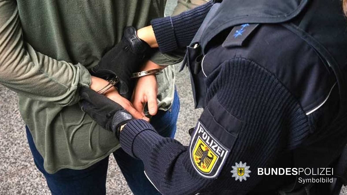 Bundespolizeidirektion München: Aggressiver Ladendieb am Hauptbahnhof München gestellt und festgenommen - Foto: presseportal.de