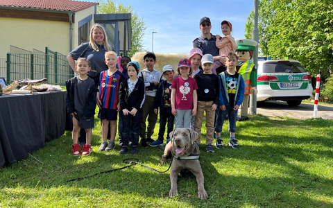 HZA-GI: Zollhund Nabou zu Besuch im Kindergarten - Foto: presseportal.de