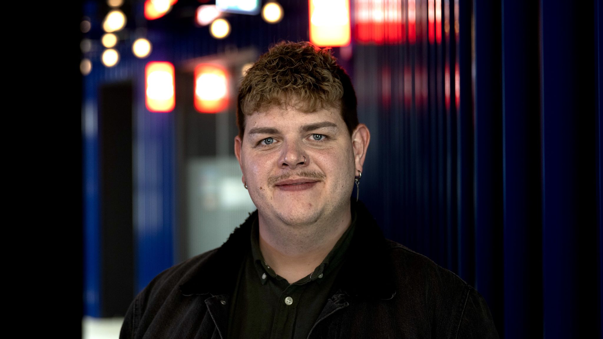 Isaak Guderian wird Deutschland beim Eurovision Song Contest (ESC) 2024 in Malmö vertreten. - Foto: Soeren Stache/dpa
