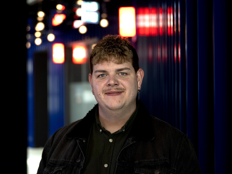 Isaak Guderian wird Deutschland beim Eurovision Song Contest (ESC) 2024 in Malmö vertreten. - Foto: Soeren Stache/dpa