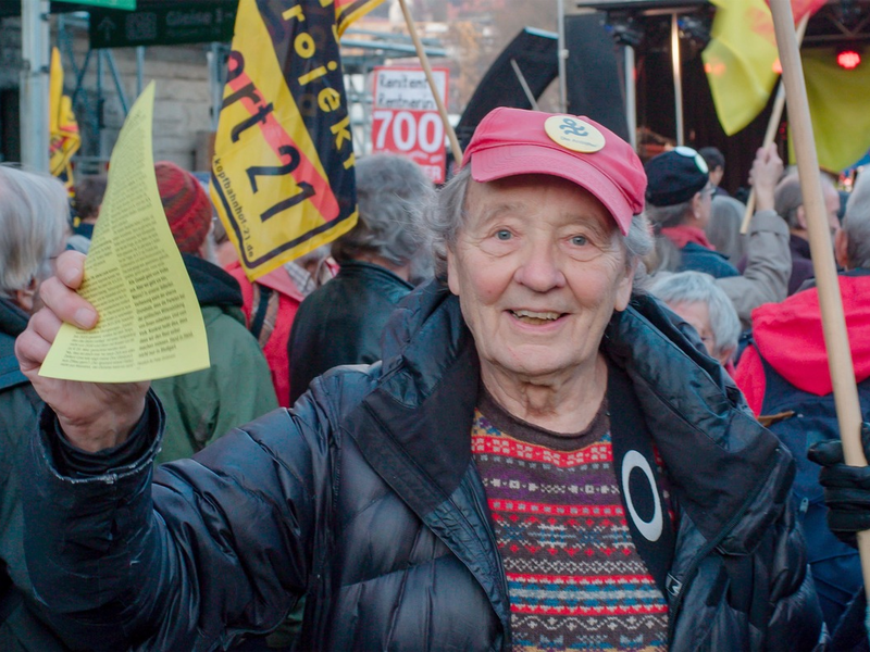 MDR fragt für die ARD im jungen Geschichtsformat „Past Forward“: „Muss ich in den Krieg?“ - Foto: presseportal.de