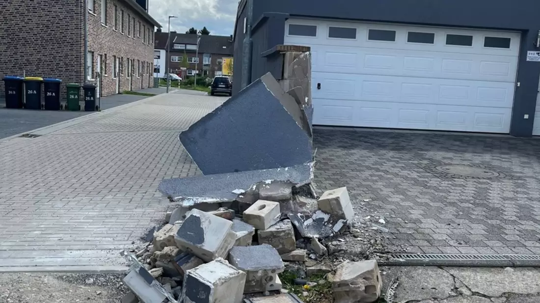 POL-AC: Unfall im Nordkreis - Auto fährt gegen Mauer - Bild: presseportal.de