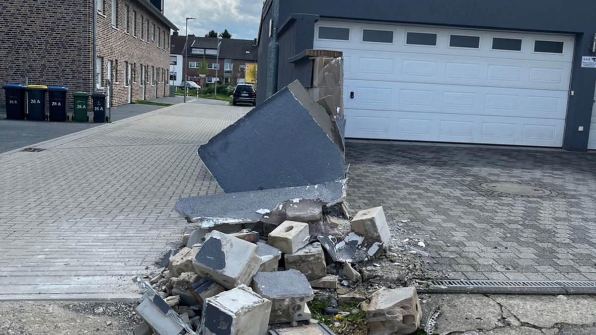 POL-AC: Unfall im Nordkreis - Auto fährt gegen Mauer - Foto: presseportal.de