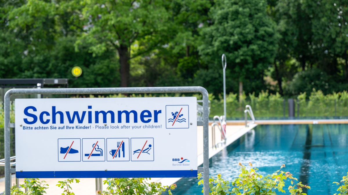 Die Berliner Bäderbetriebe haben ihr neues Sicherheitskonzept vorgestellt. - Foto: Monika Skolimowska/dpa