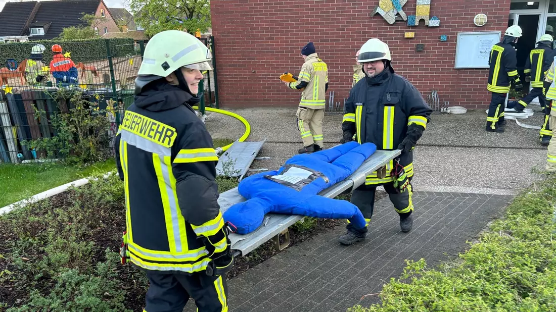 FW-KLE: Löschgruppen Kessel und Reichswalde übten im St.-Anna-Kindergarten / Gemeinsame Pressemitteilung der Feuerwehren Goch und Kleve - Bild: presseportal.de