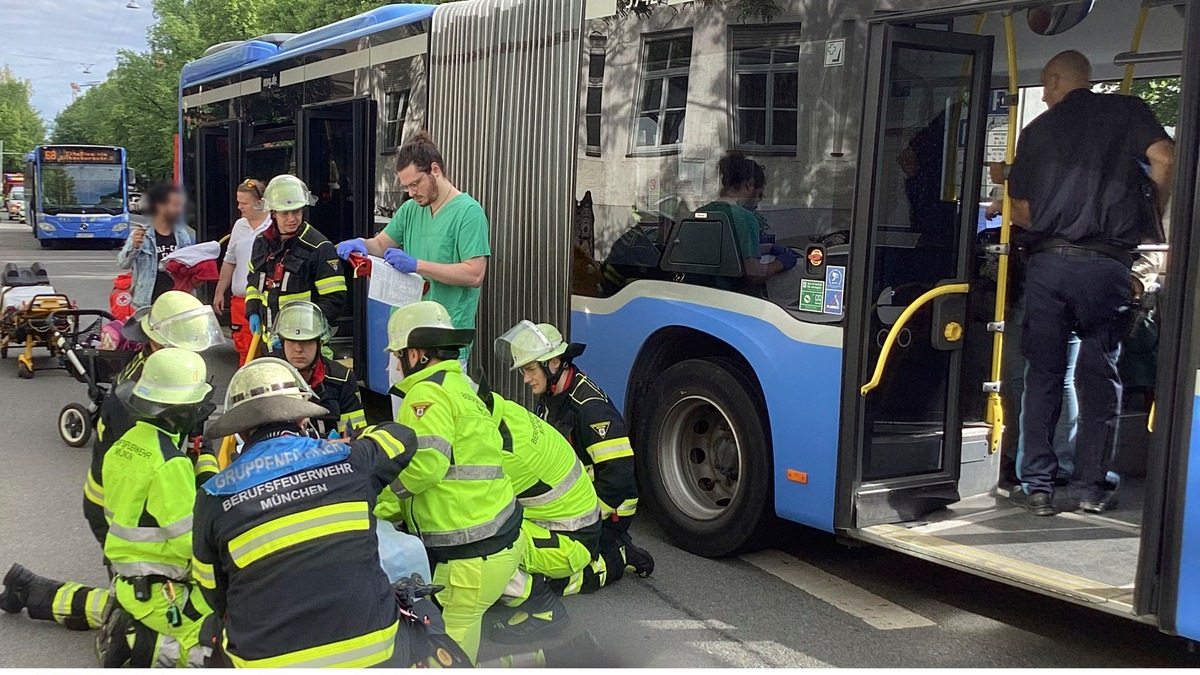 FW-M: Busunfälle fordern Münchner Einsatzkräfte (Stadtgebiet) - Foto: presseportal.de