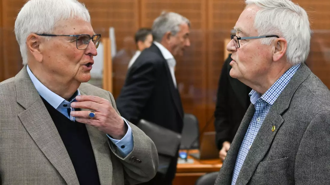 Die Staatsanwaltschaft wirft den drei ehemaligen DFB-Funktionären Theo Zwanziger (l), Horst R. Schmidt und Wolfgang Niersbach (M) Steuerhinterziehung vor. - Bild: Arne Dedert/dpa/POOL/dpa