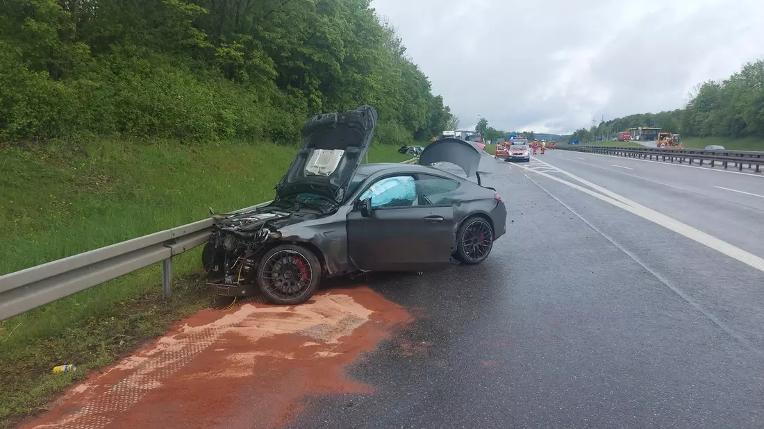 POL-KN: (Engen, BAB 81, Lkr. Konstanz) Unfall auf der A 81 auf Höhe der Raststätte Im Hegau West mit hohem Sachschaden (06.05.2024) - Bild: presseportal.de