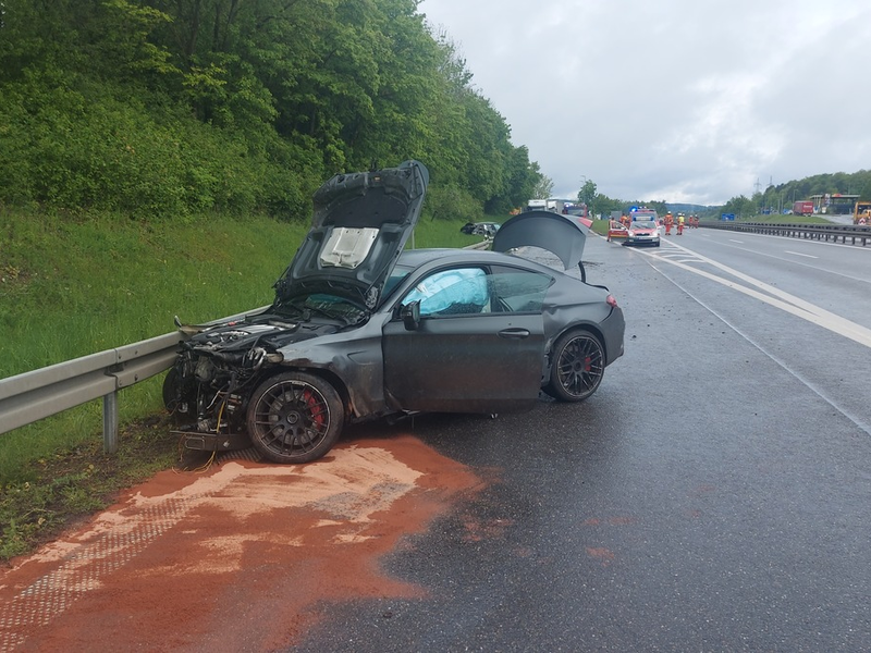 POL-KN: (Engen, BAB 81, Lkr. Konstanz) Unfall auf der A 81 auf Höhe der Raststätte Im Hegau West mit hohem Sachschaden (06.05.2024) - Foto: presseportal.de