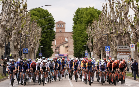 Die Fahrer während der dritten Etappe des Giro d’Italia. - Foto: Fabio Ferrari/LaPresse via ZUMA Press/dpa