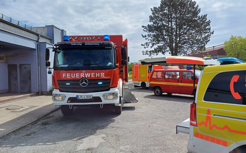 FW Horn-Bad Meinberg: Kind in Schwimmhalle mit Fuß im Becken eingeklemmt - Mit Unterstützung einer Tauchergruppe konnte Fuß befreit werden - Foto: presseportal.de FW Horn-Bad Meinberg: Kind in Schwimmhalle mit Fuß im Becken eingeklemmt - Mit Unterstützung einer Tauchergruppe konnte Fuß befreit werden - Foto: presseportal.de