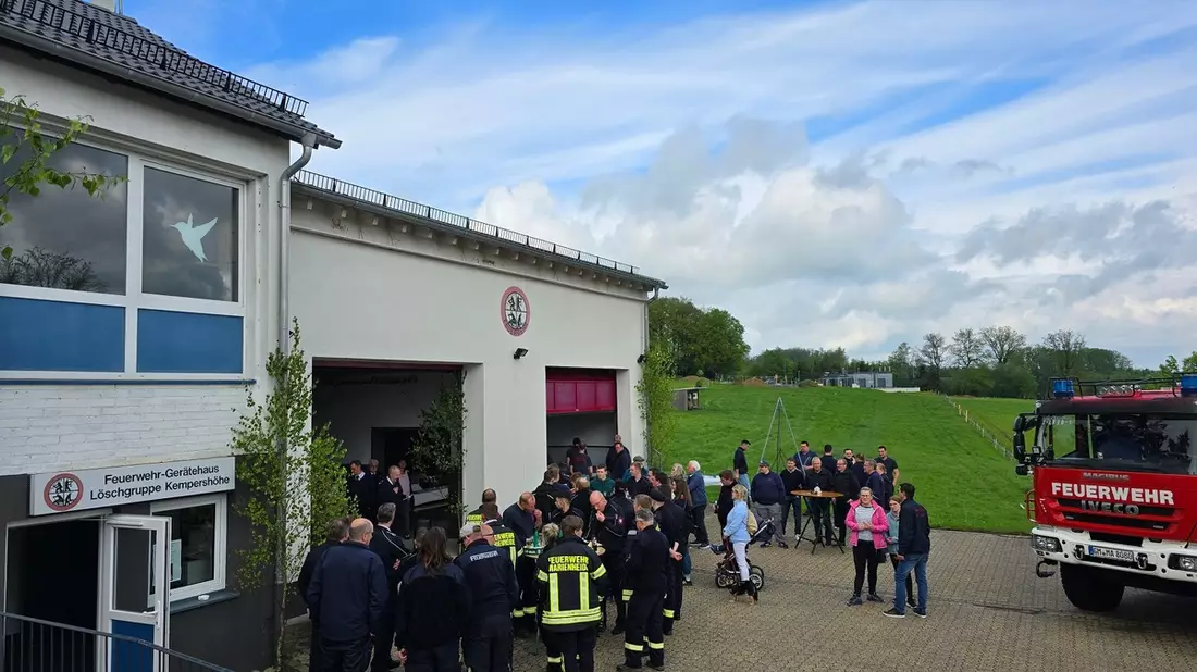 FW Marienheide: Tag der offenen Türe und Einweihung des neuen Schulungsraumes sowie der Umkleide im Feuerwehrgerätehaus Kempershöhe - Bild: presseportal.de