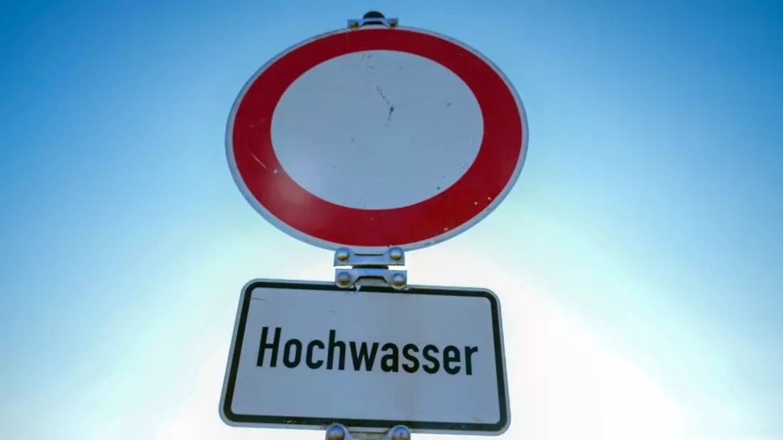Eine Warnung vor Überschwemmungen für Wenden im Kreis Olpe wurde ausgesprochen. - Bild: Soeren Stache/dpa