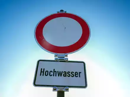Eine Warnung vor Überschwemmungen für Wenden im Kreis Olpe wurde ausgesprochen. - Foto: Soeren Stache/dpa