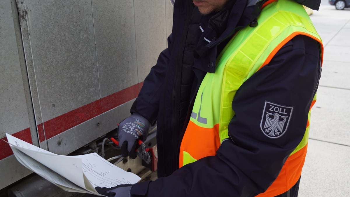 HZA-A: Hauptzollamt Augsburg stellt Jahresbilanz 2023 vor - Foto: presseportal.de