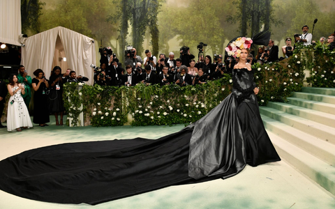 Schauspieler Chris Hemsworth stellt sich dem Blitzlichtgewitter. - Foto: Evan Agostini/Invision/AP/dpa