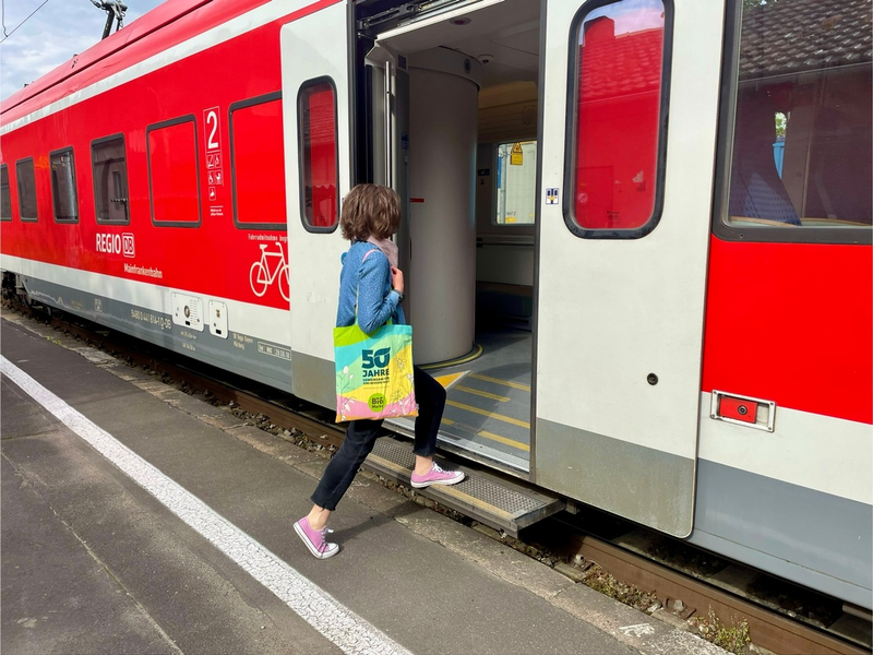 Vergünstigtes Deutschland-Ticket und Dienstradleasing / dennree fördert klimafreundlichen Arbeitsweg - Foto: presseportal.de