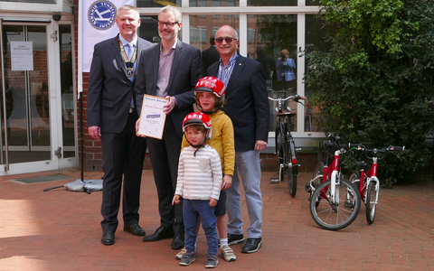 Bildungsunternehmen Tutoring for All erhält Preis von Kiwanis / 10.000 Euro kommen rund 400 leseschwachen Grundschulkindern zugute - Foto: presseportal.de