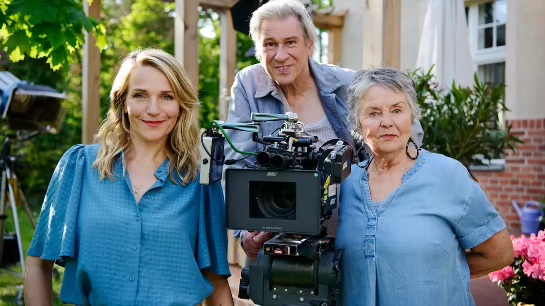 Endlich Freitag im Ersten: Drehstart für zwei neue Filme der beliebten ARD-Degeto-Film-Reihe Praxis mit Meerblick mit Tanja Wedhorn - Bild: presseportal.de