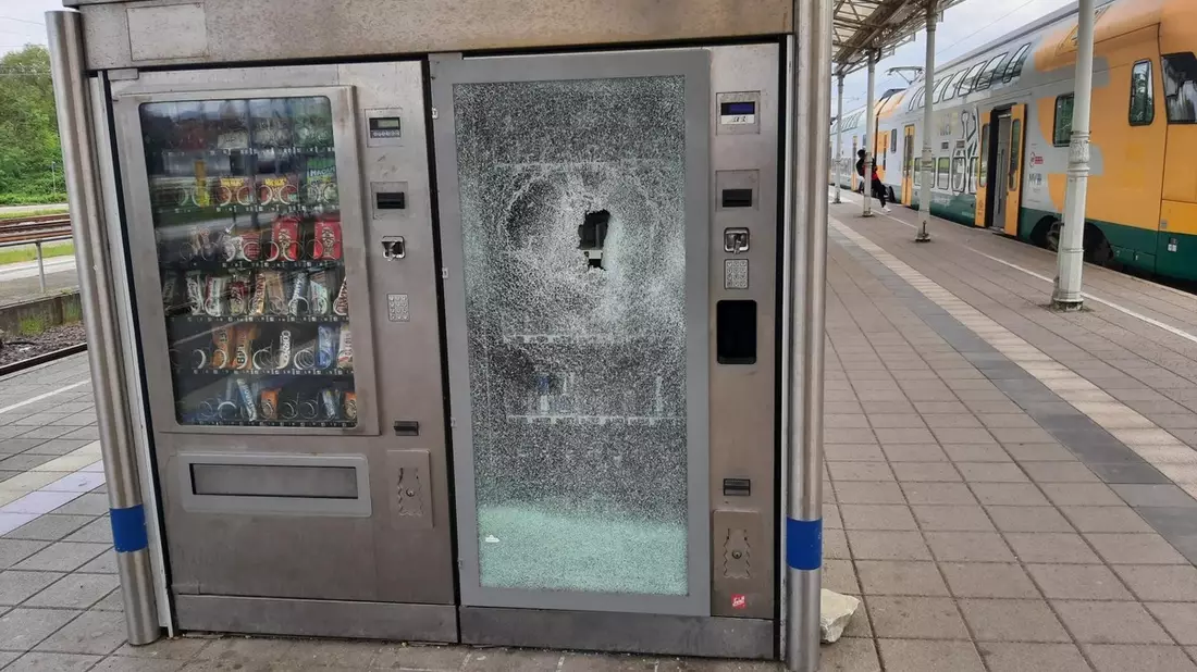 BPOL-HRO: Sachbeschädigung und Besonders schwerer Fall des Diebstahls - Bild: presseportal.de