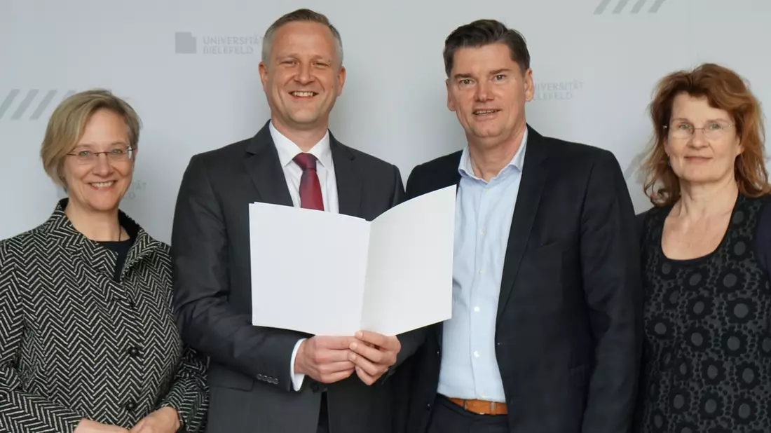 Univ.-Prof. Dr. med. Bernd Bittersohl übernimmt Chefarztposition der Orthopädischen Klinik am Klinikum Bielefeld / Ruf an die Medizinische Fakultät OWL - Bild: presseportal.de