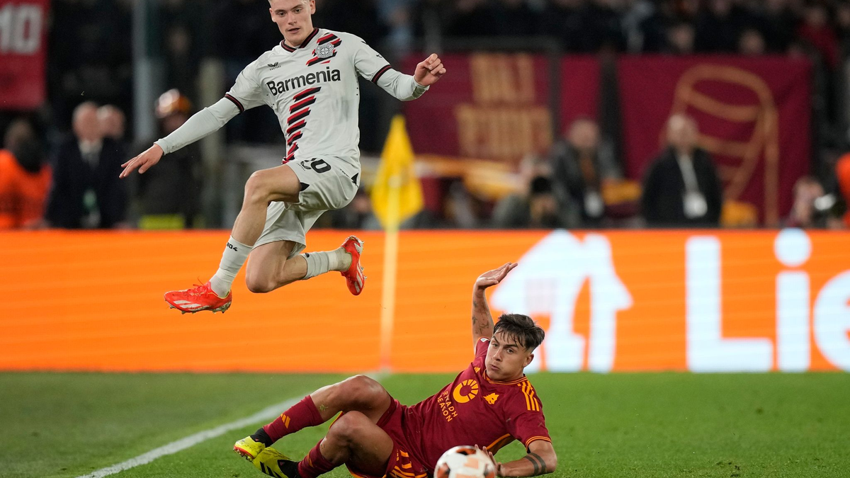 Florian Wirtz (l) und Co. gewannen das Hinspiel in Rom 2:0. - Foto: Andrew Medichini/AP/dpa