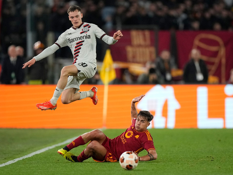 Florian Wirtz (l) und Co. gewannen das Hinspiel in Rom 2:0. - Foto: Andrew Medichini/AP/dpa