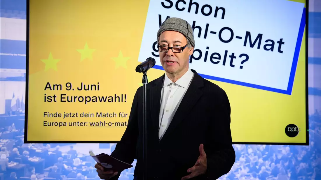 bpb-Präsident Thomas Krüger in Berlin beim Start des Wahl-O-Mat zur Wahl des Europäischen Parlaments 2024. - Bild: Bernd von Jutrczenka/dpa