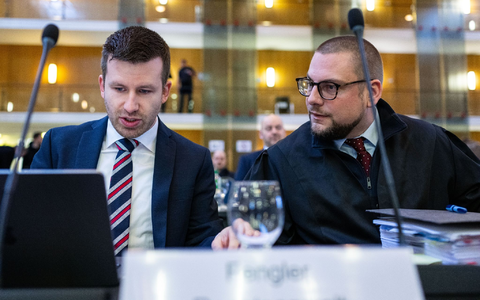 Die Rechtsanwälte der AfD im März 2024 im nordrhein-westfälischen Oberverwaltungsgericht Münster (Archivbild). - Foto: Guido Kirchner/dpa