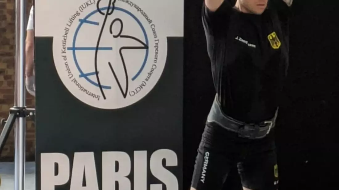 POL-COE: Kreis Coesfeld, Paris/ Mit Schweiß und Schwung auf Platz 1/Diensthundführer Jannis Zimmermann Europameister im Kettlebell-Sport - Bild: presseportal.de