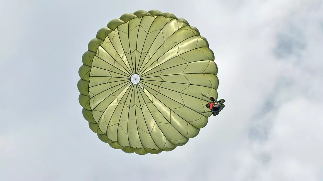 Quadriga 2024: Swift Response, Fallschirmspringen unter Gefechtsbedingungen zum Schutz der südlichen NATO-Ostflanke - Bild: presseportal.de