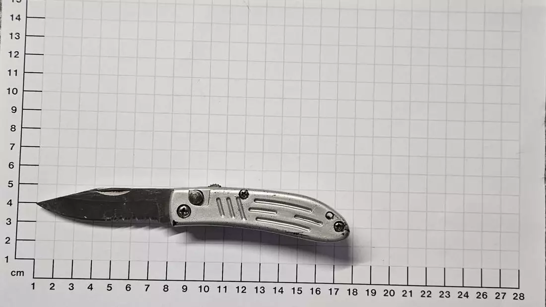 BPOL NRW: Bundespolizisten stellen Einhandmesser sicher - Bild: presseportal.de