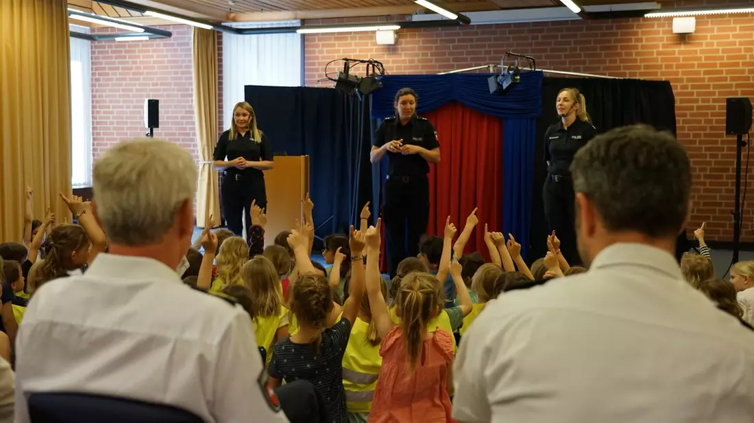 POL-LG: Präventionspuppenbühne der Polizeidirektion Lüneburg sensibilisiert Vorschulkinder zur Sicherheit im Straßenverkehr - Bild: presseportal.de