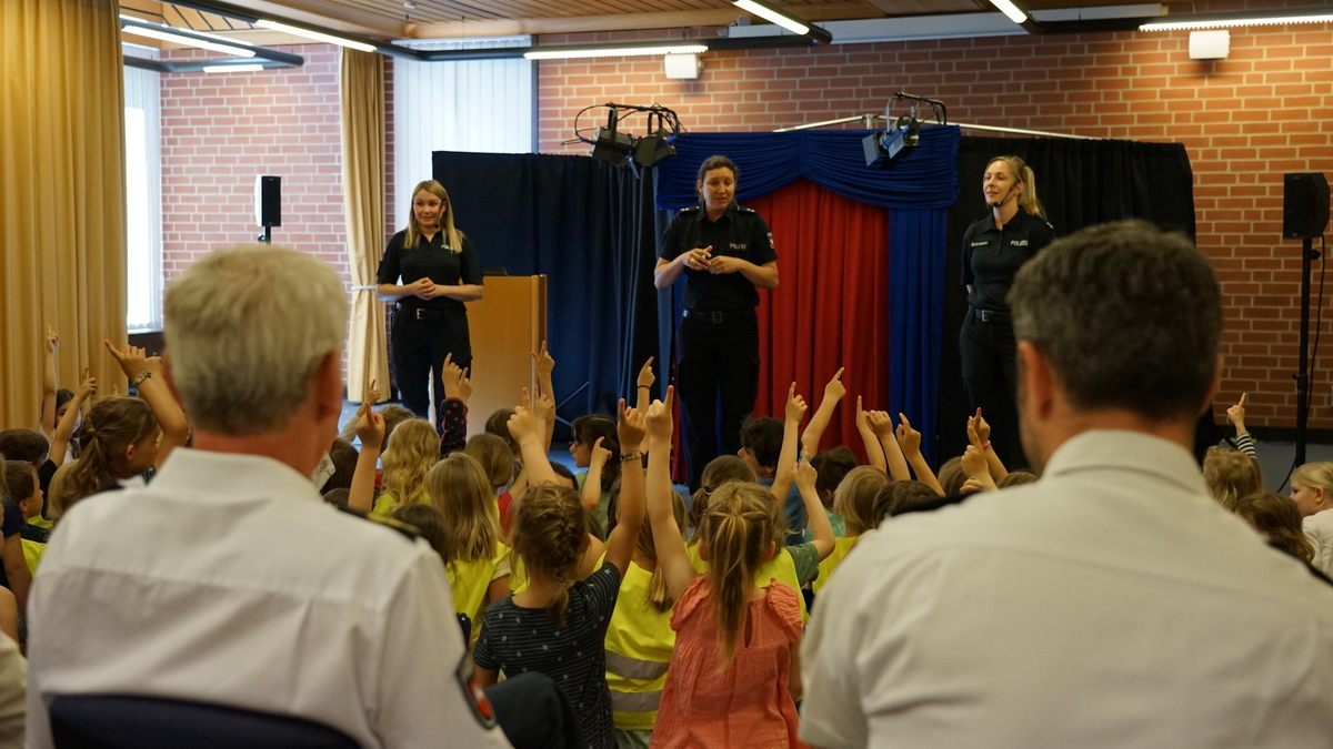 POL-LG: Präventionspuppenbühne der Polizeidirektion Lüneburg sensibilisiert Vorschulkinder zur Sicherheit im Straßenverkehr - Foto: presseportal.de