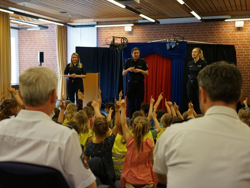 POL-LG: Präventionspuppenbühne der Polizeidirektion Lüneburg sensibilisiert Vorschulkinder zur Sicherheit im Straßenverkehr - Foto: presseportal.de