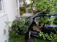 FW Stuttgart: - PKW fährt gegen Hauswand - Eine Person in eine Klinik verbracht - Foto: presseportal.de