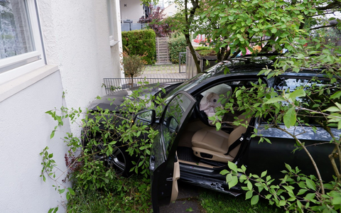 FW Stuttgart: - PKW fährt gegen Hauswand - Eine Person in eine Klinik verbracht - Foto: presseportal.de