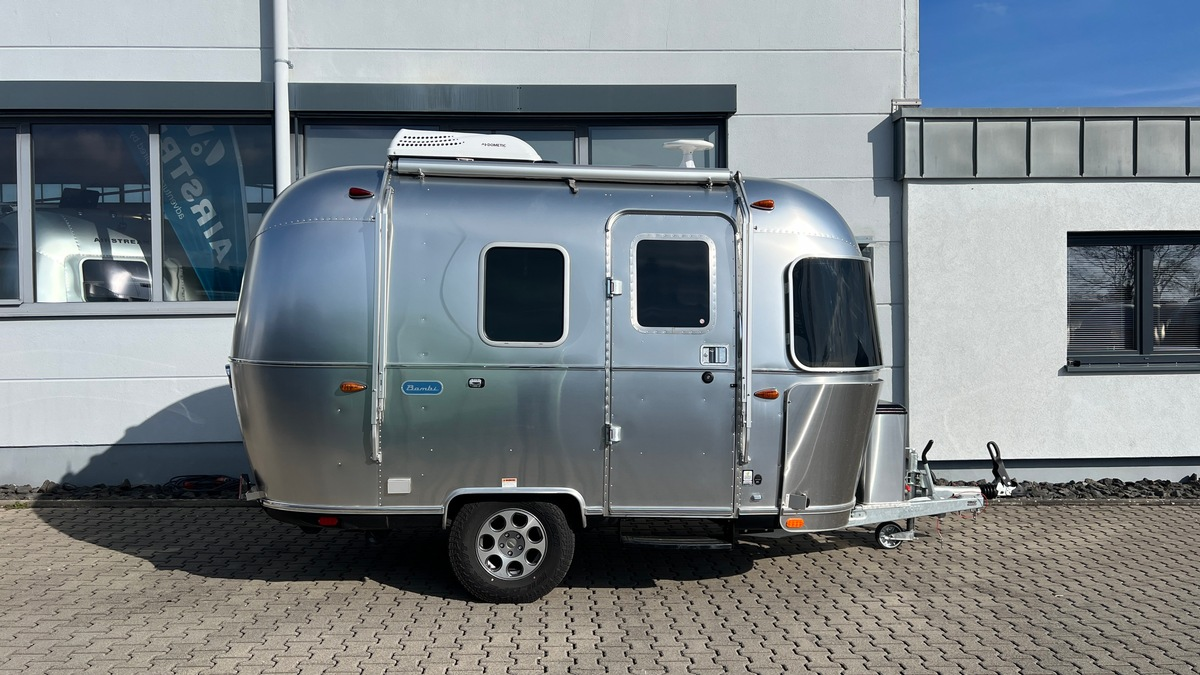 POL-LM: +++ Bei Raub schwer verletzt +++ Kabeldiebe machen Beute auf Firmengelände +++ Schmierereien auf und um Schulgelände +++ Tödlicher Unfall in Elz +++ - Foto: presseportal.de